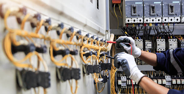 Professional Electrician technician working in Beacon Square, FL